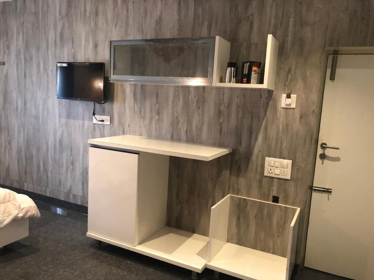 C M Hotel New Wodapatti Экстерьер фото